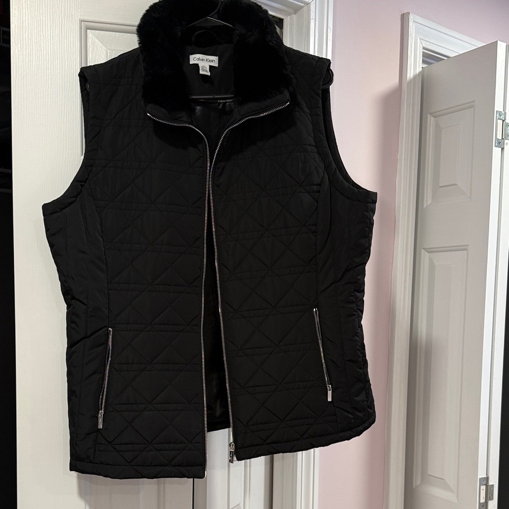 Calvin Klein Women's Black Quilted Vest with Faux Fur Trim